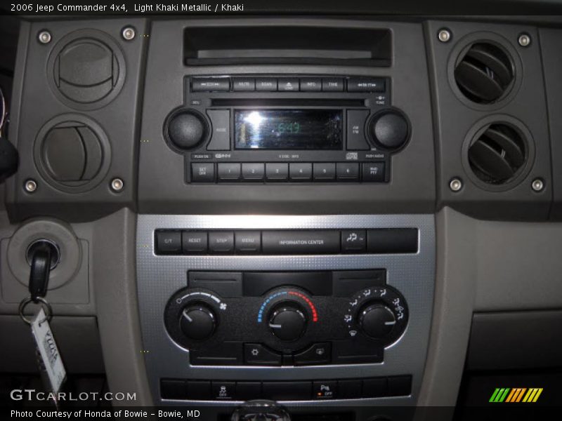 Light Khaki Metallic / Khaki 2006 Jeep Commander 4x4