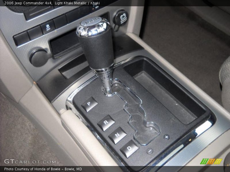 Light Khaki Metallic / Khaki 2006 Jeep Commander 4x4