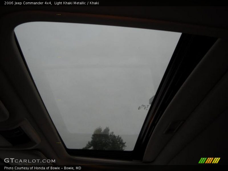 Light Khaki Metallic / Khaki 2006 Jeep Commander 4x4