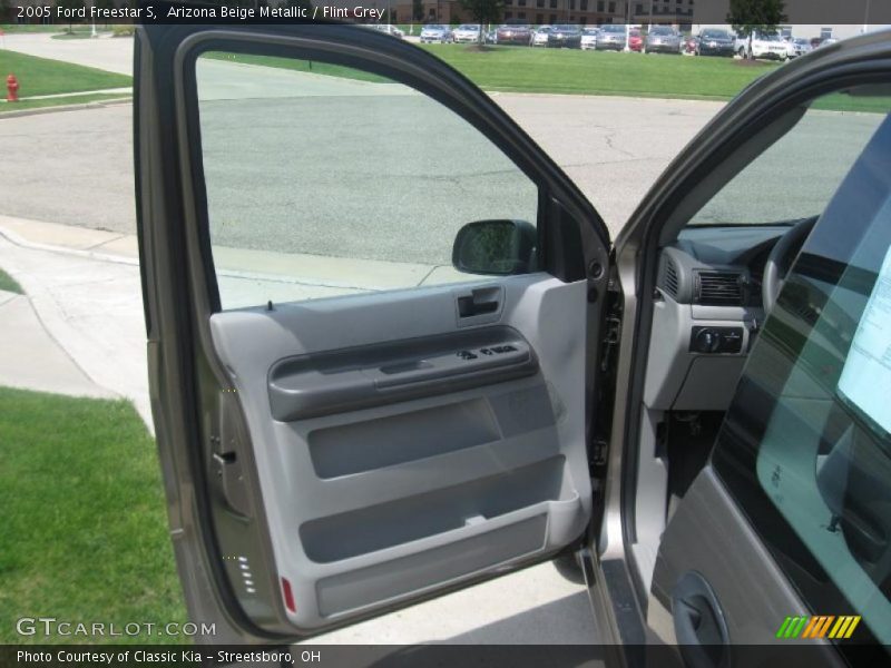 Arizona Beige Metallic / Flint Grey 2005 Ford Freestar S