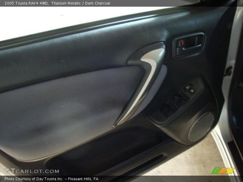 Titanium Metallic / Dark Charcoal 2005 Toyota RAV4 4WD
