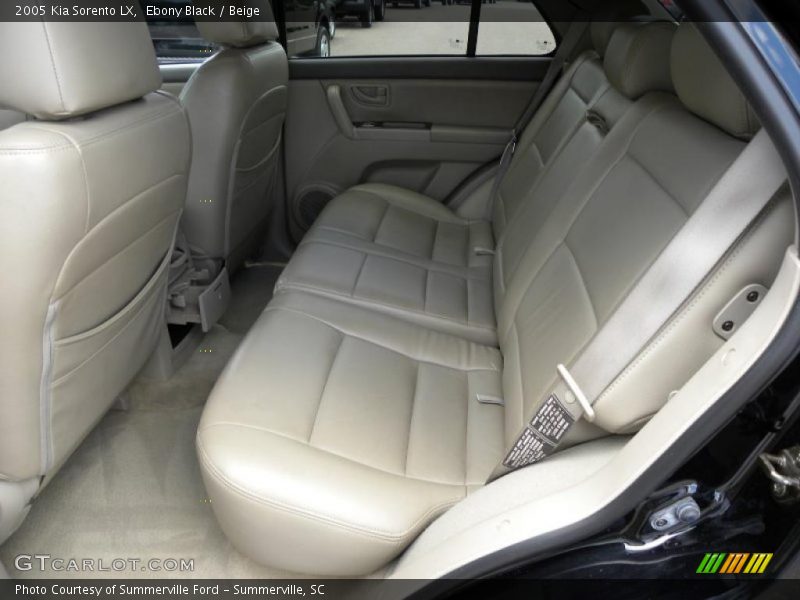 Ebony Black / Beige 2005 Kia Sorento LX