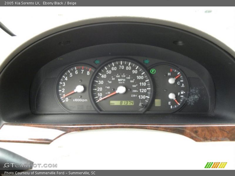 Ebony Black / Beige 2005 Kia Sorento LX
