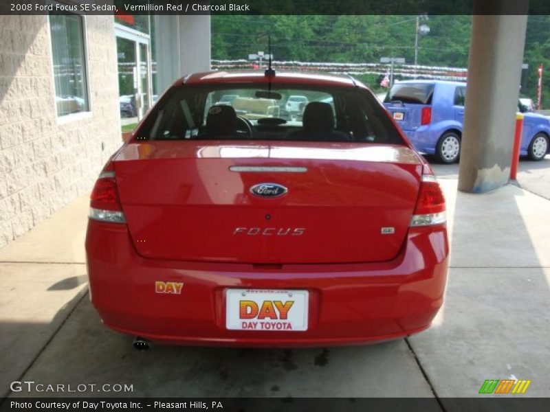 Vermillion Red / Charcoal Black 2008 Ford Focus SE Sedan