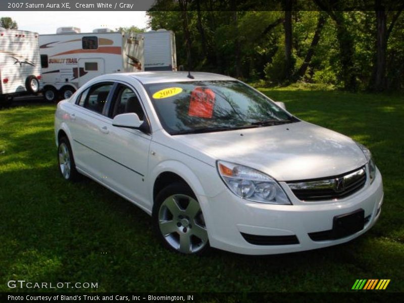 Cream White / Gray 2007 Saturn Aura XE
