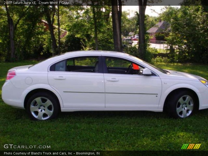 Cream White / Gray 2007 Saturn Aura XE