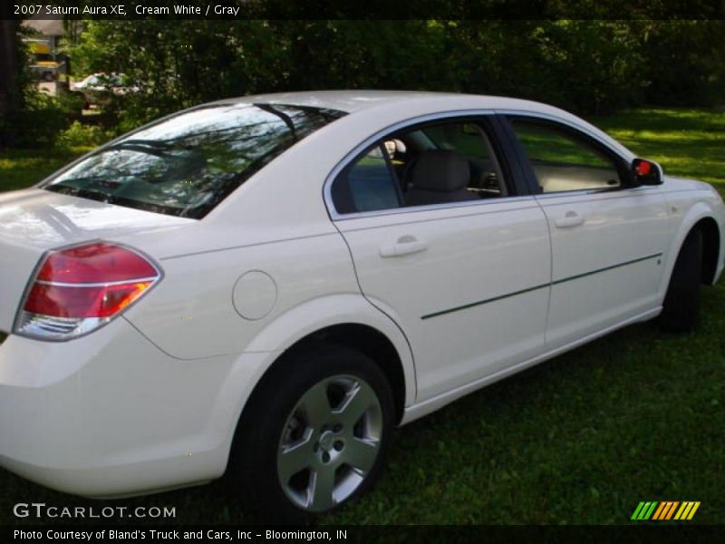 Cream White / Gray 2007 Saturn Aura XE