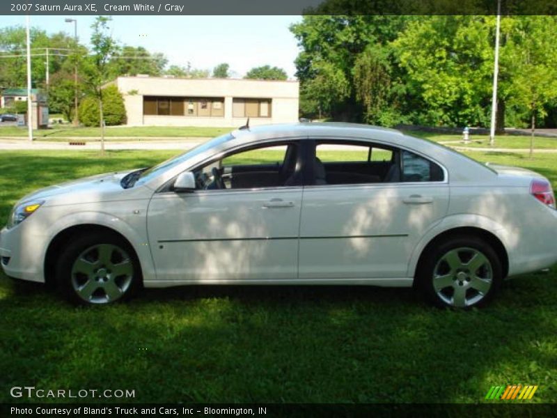 Cream White / Gray 2007 Saturn Aura XE