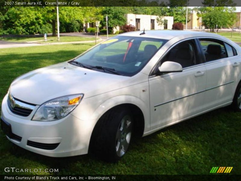 Cream White / Gray 2007 Saturn Aura XE