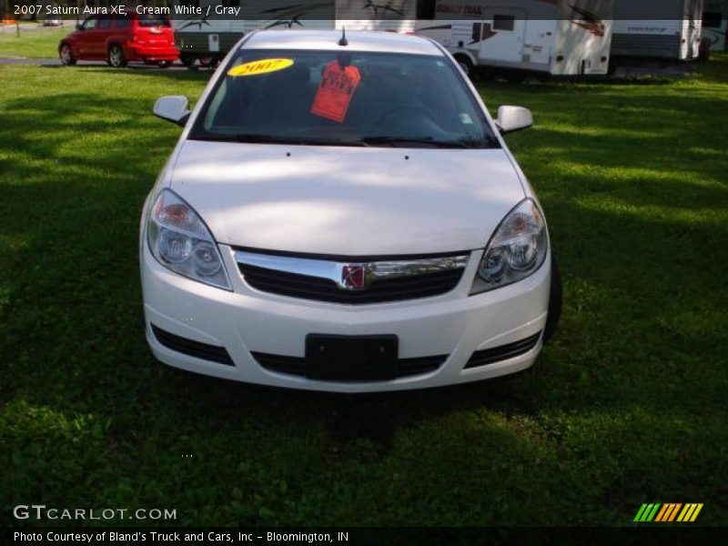Cream White / Gray 2007 Saturn Aura XE