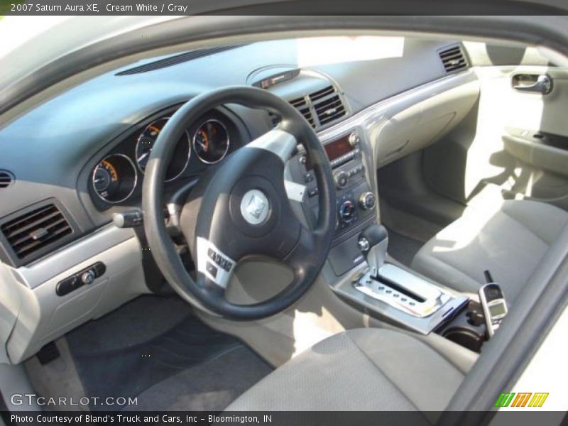 Cream White / Gray 2007 Saturn Aura XE