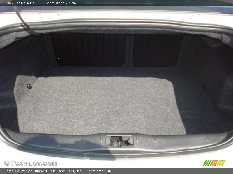 Cream White / Gray 2007 Saturn Aura XE