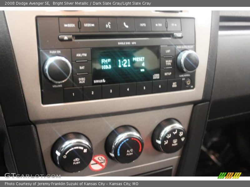 Bright Silver Metallic / Dark Slate Gray/Light Slate Gray 2008 Dodge Avenger SE