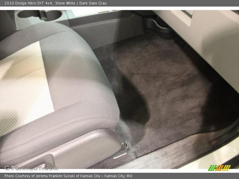 Stone White / Dark Slate Gray 2010 Dodge Nitro SXT 4x4