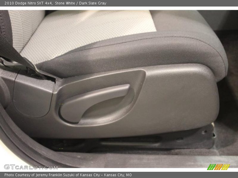 Stone White / Dark Slate Gray 2010 Dodge Nitro SXT 4x4