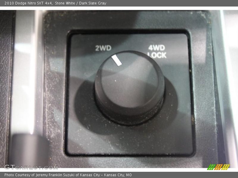 Stone White / Dark Slate Gray 2010 Dodge Nitro SXT 4x4