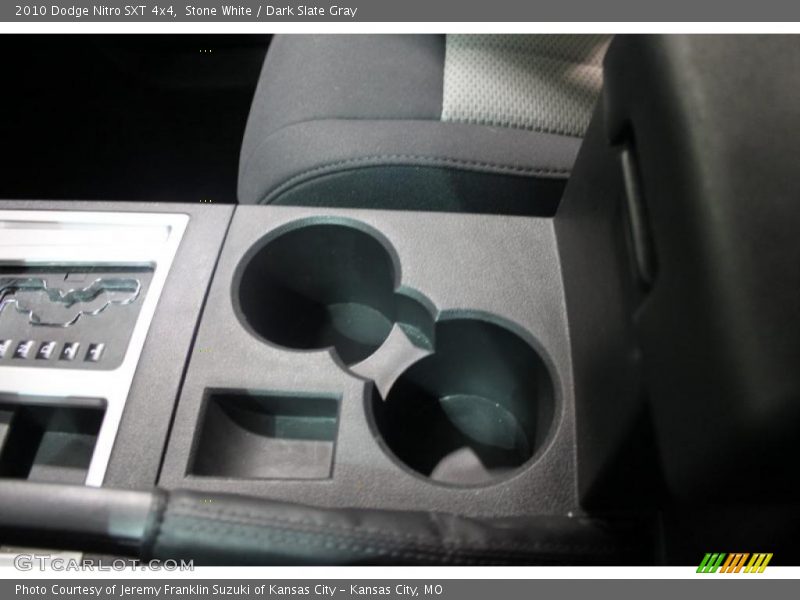 Stone White / Dark Slate Gray 2010 Dodge Nitro SXT 4x4