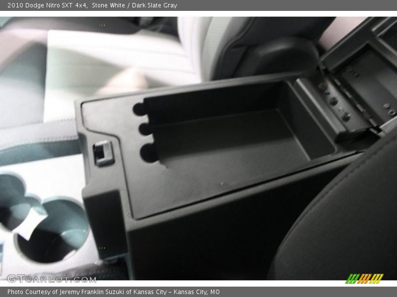 Stone White / Dark Slate Gray 2010 Dodge Nitro SXT 4x4