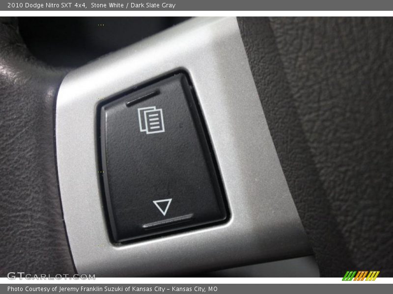 Stone White / Dark Slate Gray 2010 Dodge Nitro SXT 4x4