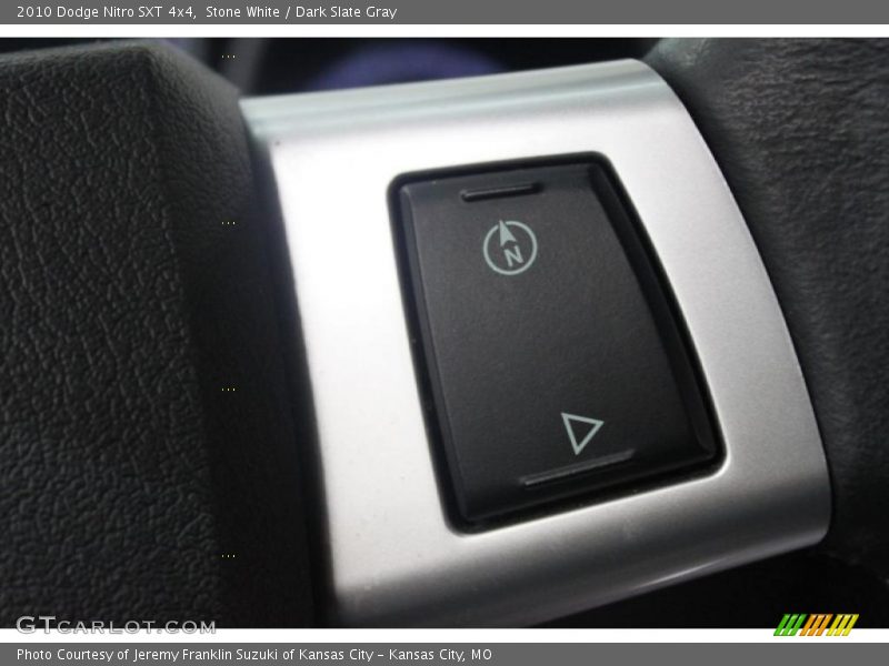 Stone White / Dark Slate Gray 2010 Dodge Nitro SXT 4x4