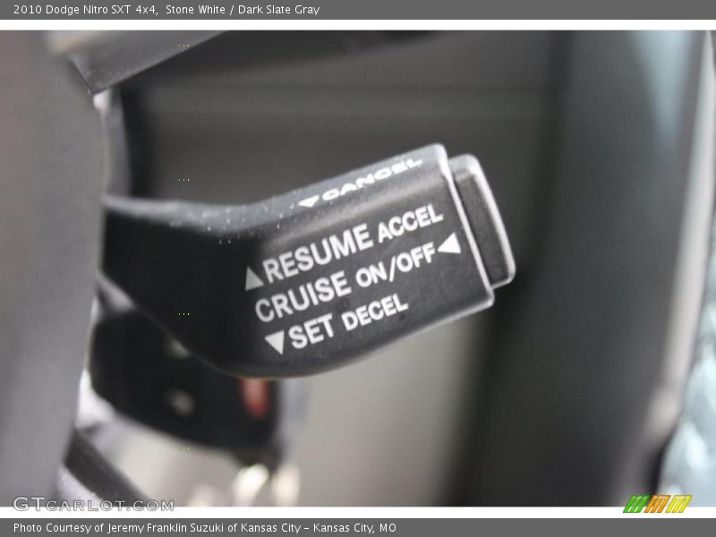 Stone White / Dark Slate Gray 2010 Dodge Nitro SXT 4x4