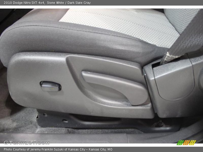 Stone White / Dark Slate Gray 2010 Dodge Nitro SXT 4x4