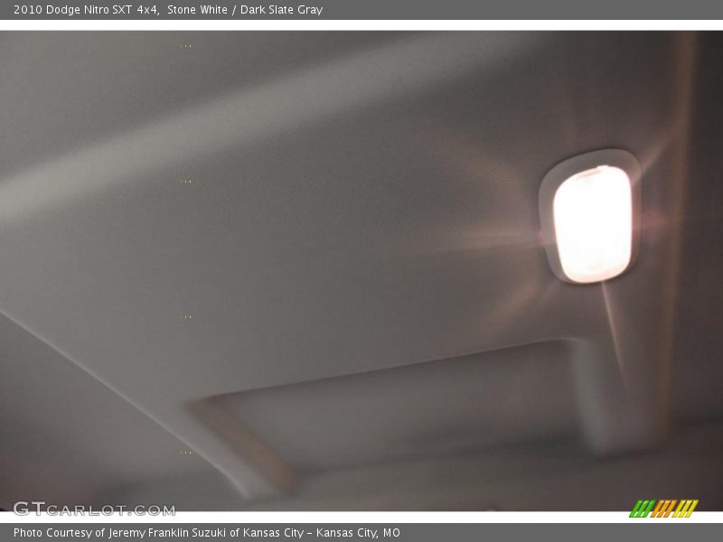 Stone White / Dark Slate Gray 2010 Dodge Nitro SXT 4x4