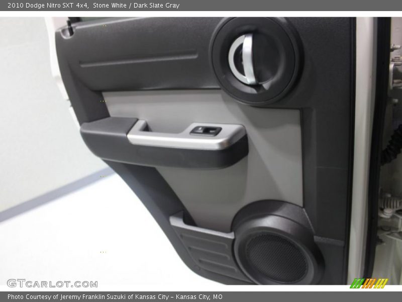 Stone White / Dark Slate Gray 2010 Dodge Nitro SXT 4x4