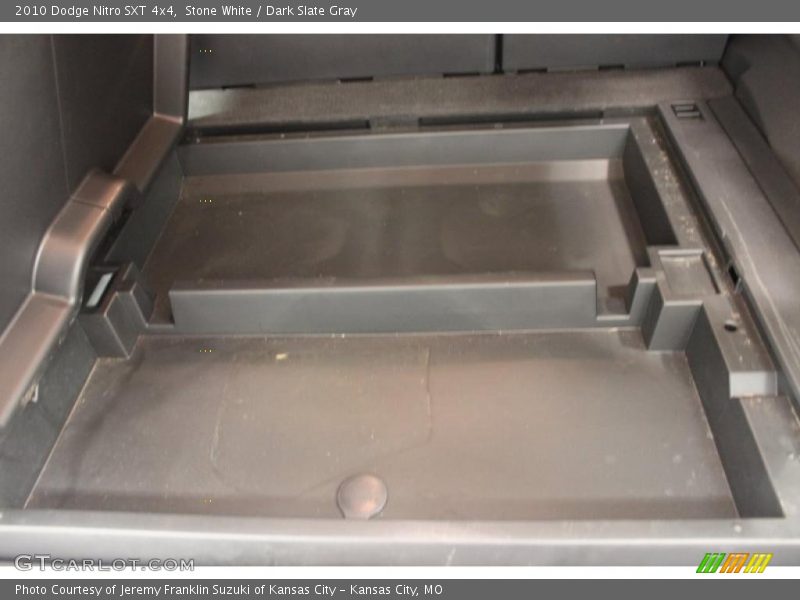 Stone White / Dark Slate Gray 2010 Dodge Nitro SXT 4x4