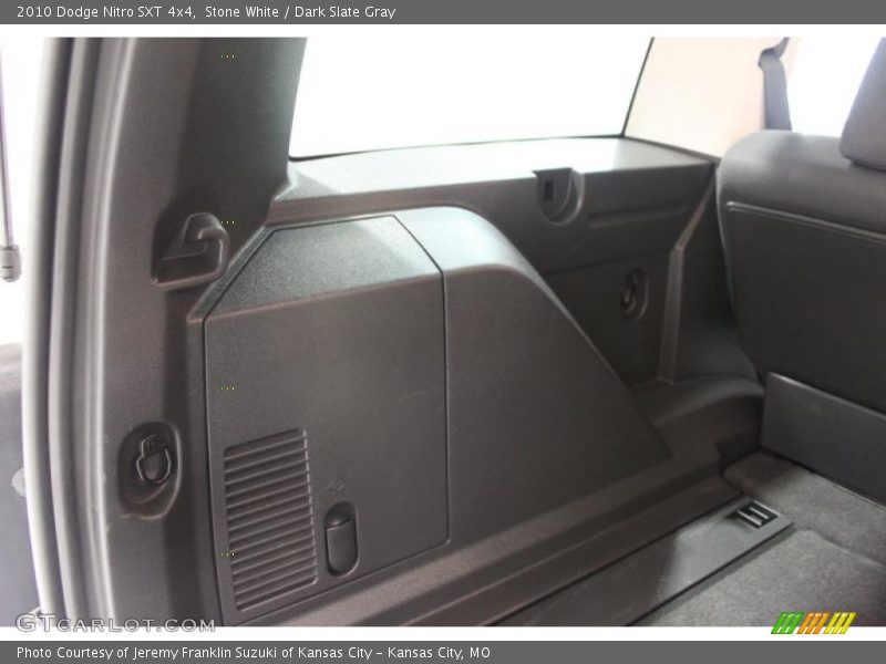 Stone White / Dark Slate Gray 2010 Dodge Nitro SXT 4x4