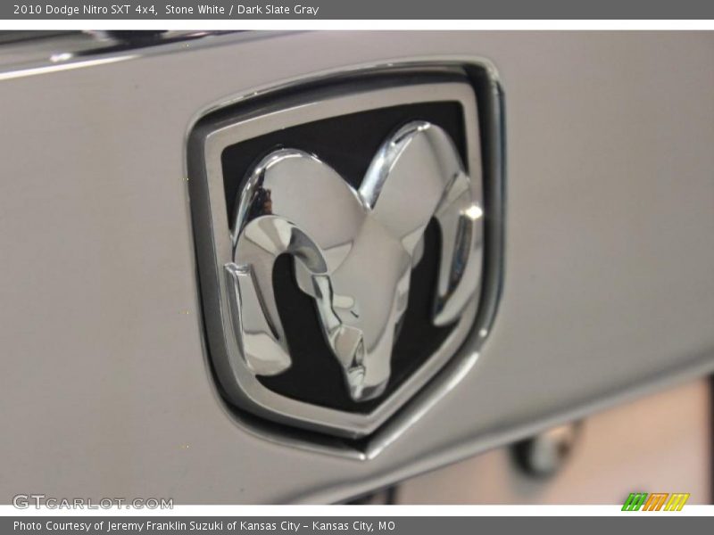 Stone White / Dark Slate Gray 2010 Dodge Nitro SXT 4x4