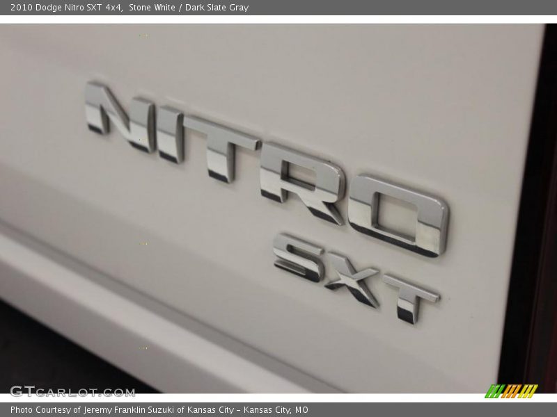 Stone White / Dark Slate Gray 2010 Dodge Nitro SXT 4x4