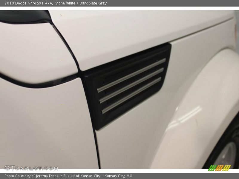 Stone White / Dark Slate Gray 2010 Dodge Nitro SXT 4x4