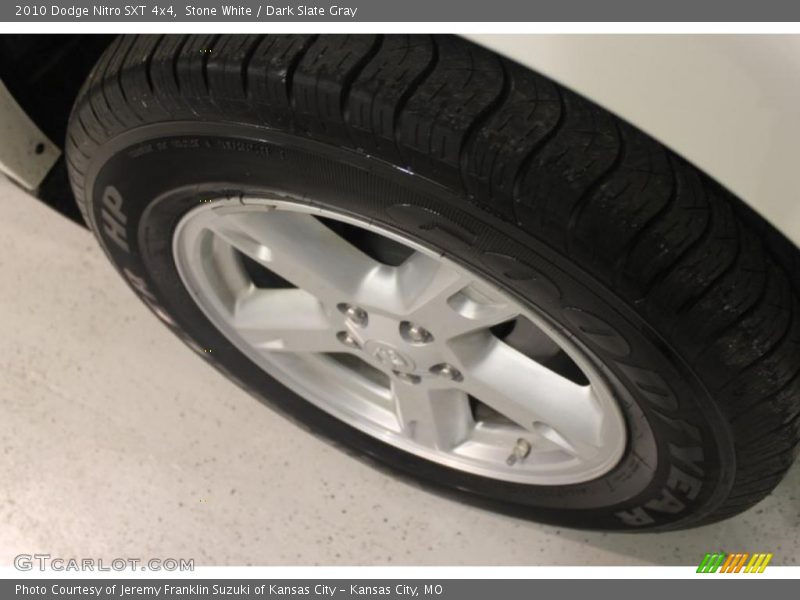 Stone White / Dark Slate Gray 2010 Dodge Nitro SXT 4x4