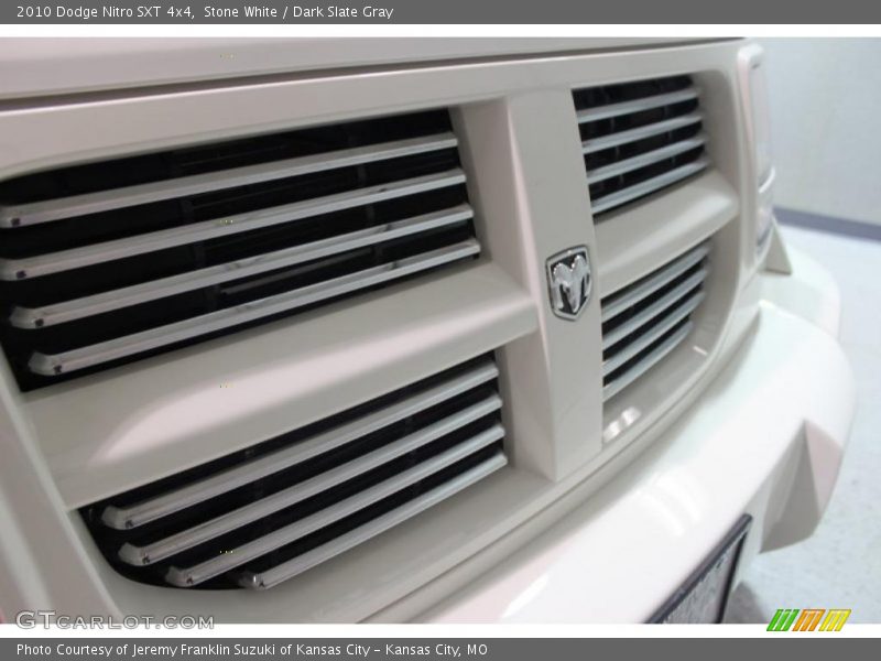 Stone White / Dark Slate Gray 2010 Dodge Nitro SXT 4x4