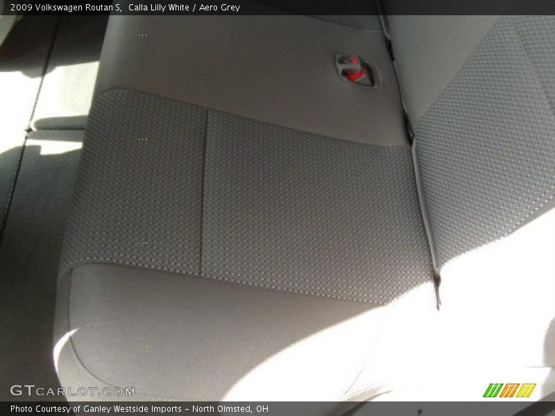 Calla Lilly White / Aero Grey 2009 Volkswagen Routan S