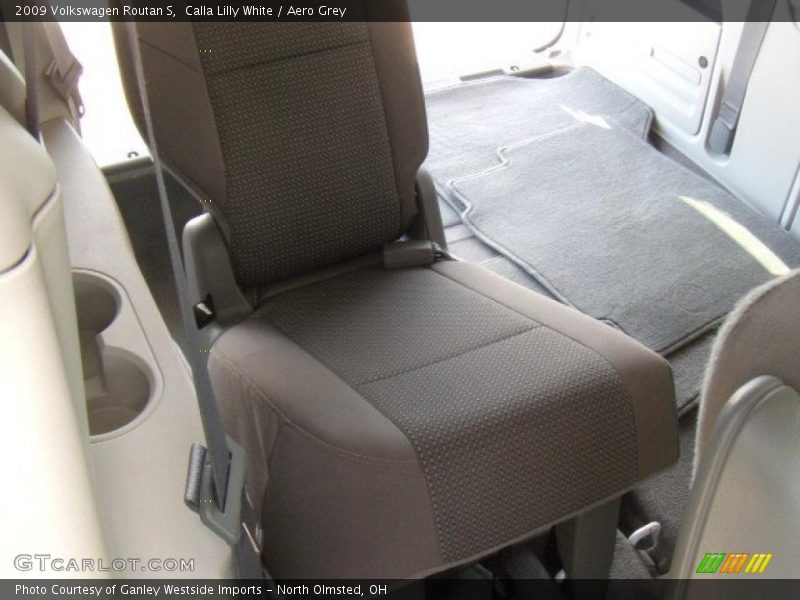 Calla Lilly White / Aero Grey 2009 Volkswagen Routan S