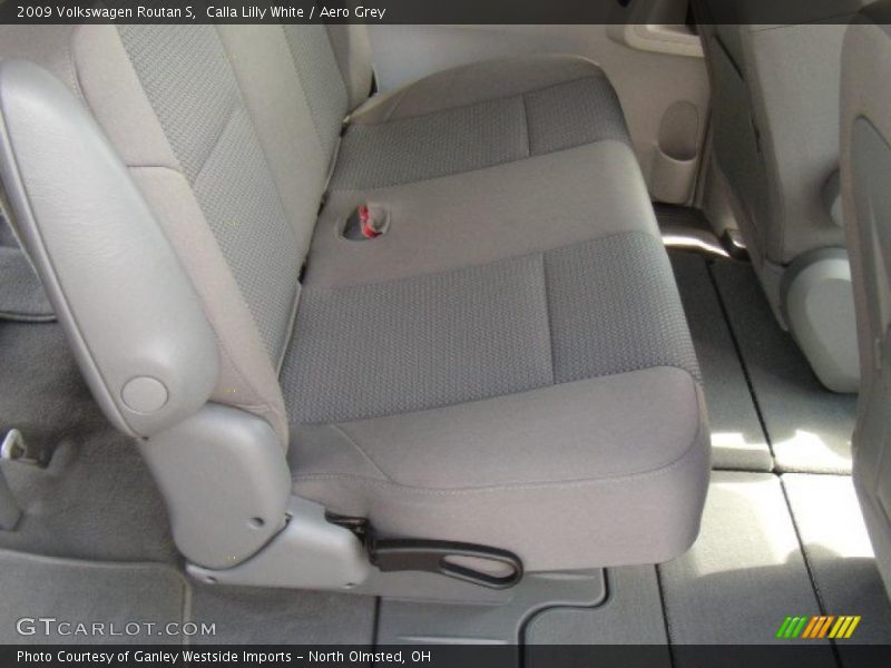 Calla Lilly White / Aero Grey 2009 Volkswagen Routan S