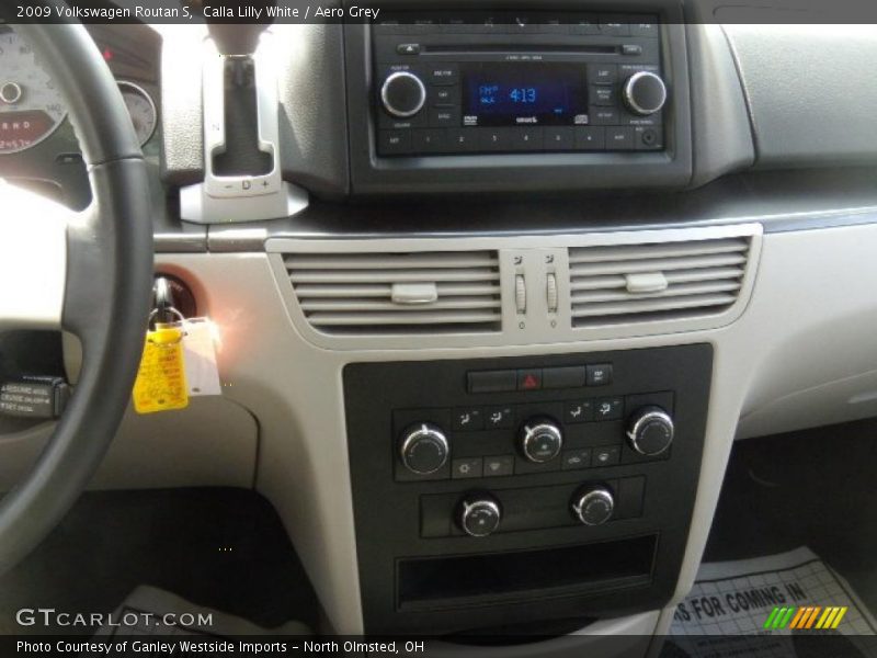 Calla Lilly White / Aero Grey 2009 Volkswagen Routan S
