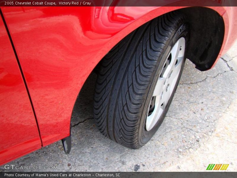 Victory Red / Gray 2005 Chevrolet Cobalt Coupe