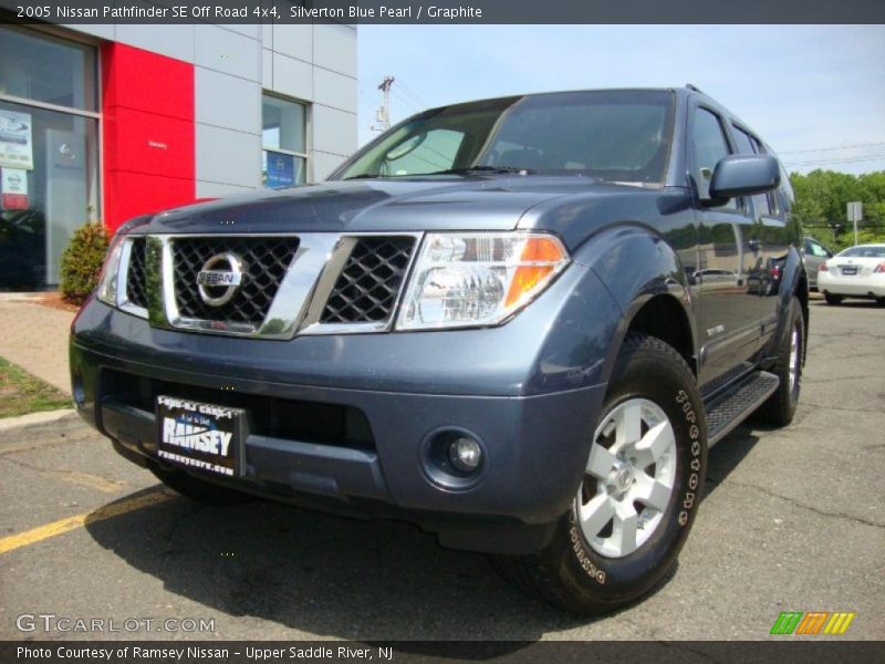 Silverton Blue Pearl / Graphite 2005 Nissan Pathfinder SE Off Road 4x4
