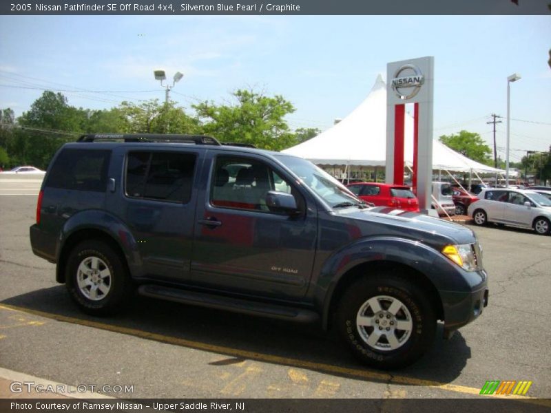 Silverton Blue Pearl / Graphite 2005 Nissan Pathfinder SE Off Road 4x4