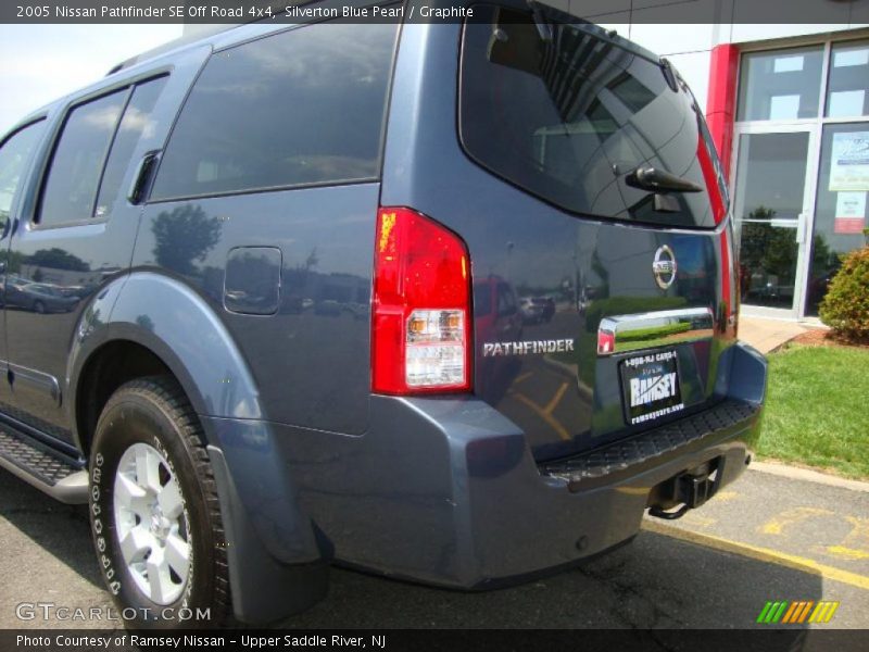 Silverton Blue Pearl / Graphite 2005 Nissan Pathfinder SE Off Road 4x4