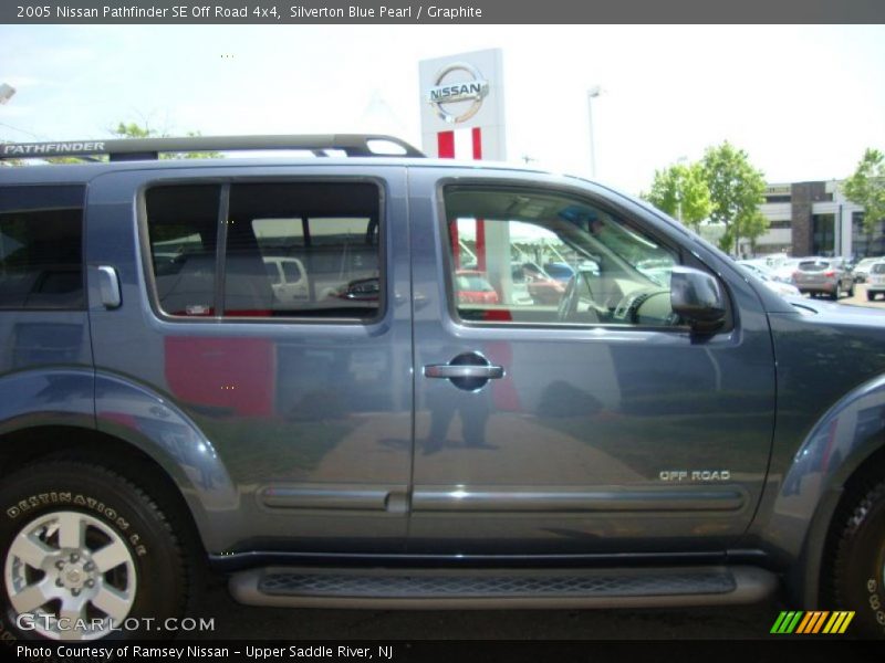 Silverton Blue Pearl / Graphite 2005 Nissan Pathfinder SE Off Road 4x4