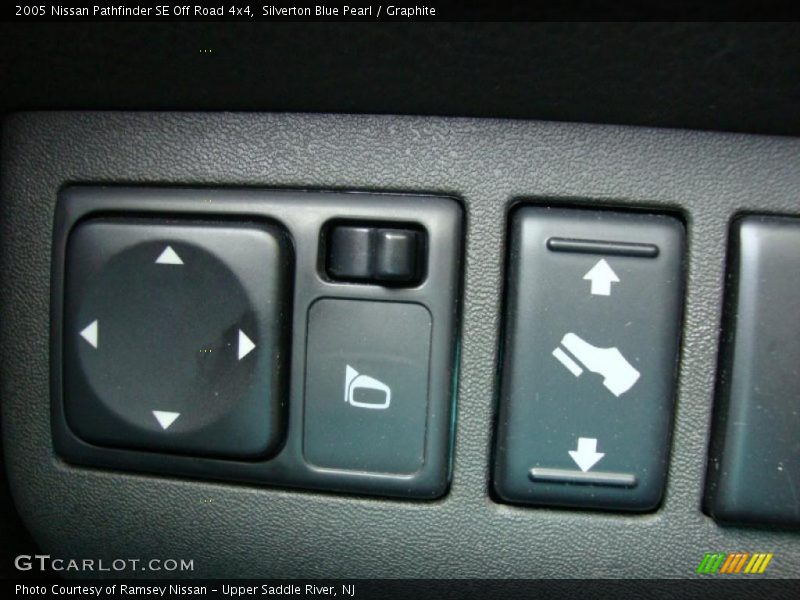 Silverton Blue Pearl / Graphite 2005 Nissan Pathfinder SE Off Road 4x4