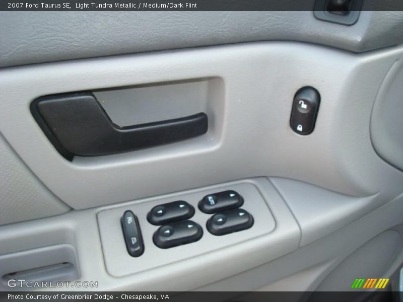 Light Tundra Metallic / Medium/Dark Flint 2007 Ford Taurus SE