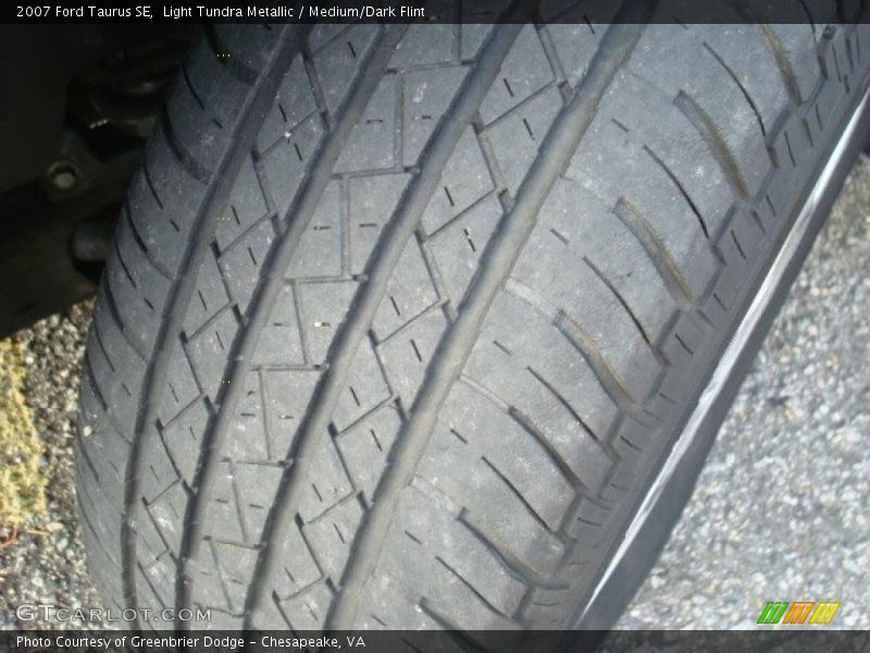 Light Tundra Metallic / Medium/Dark Flint 2007 Ford Taurus SE
