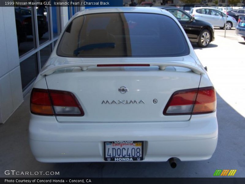 Icelandic Pearl / Charcoal Black 1999 Nissan Maxima GLE