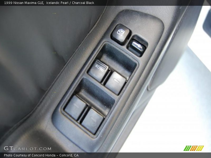 Icelandic Pearl / Charcoal Black 1999 Nissan Maxima GLE