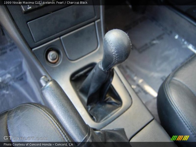 Icelandic Pearl / Charcoal Black 1999 Nissan Maxima GLE